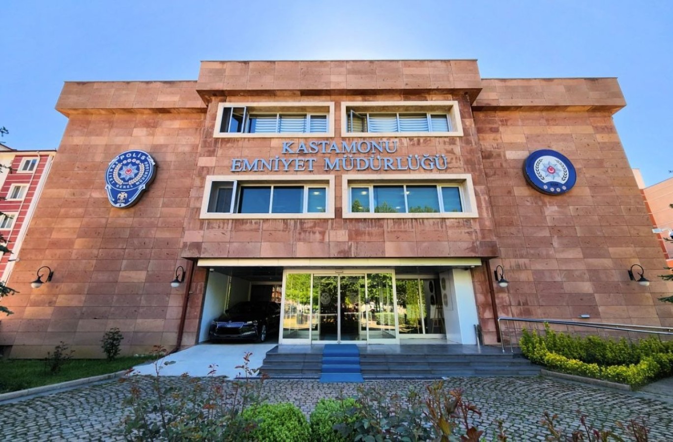 Kastamonu’da 8 adrese operasyon: 4 kişi yakalandı;
