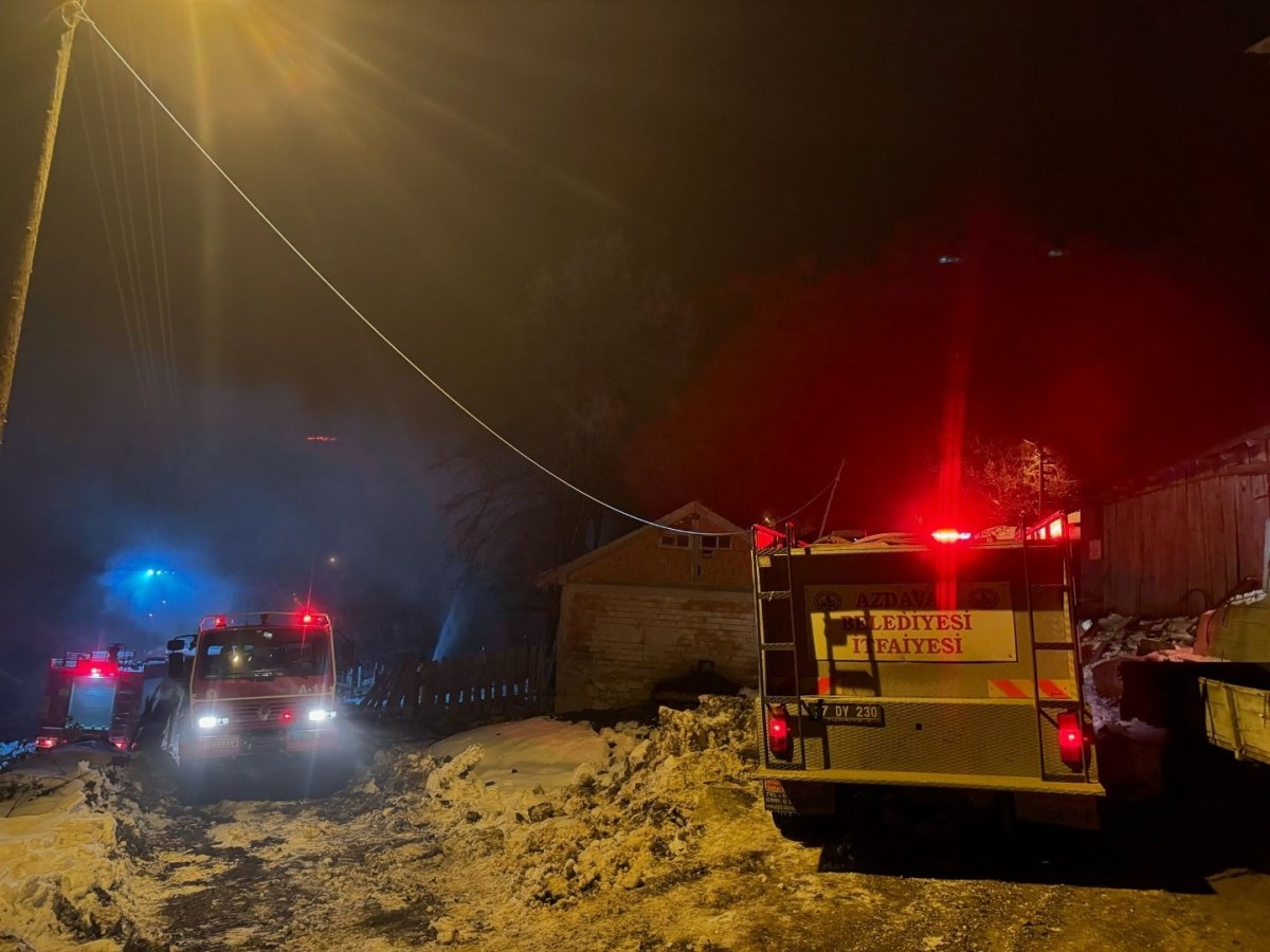 Kastamonu'da muhtarın evi yandı!;