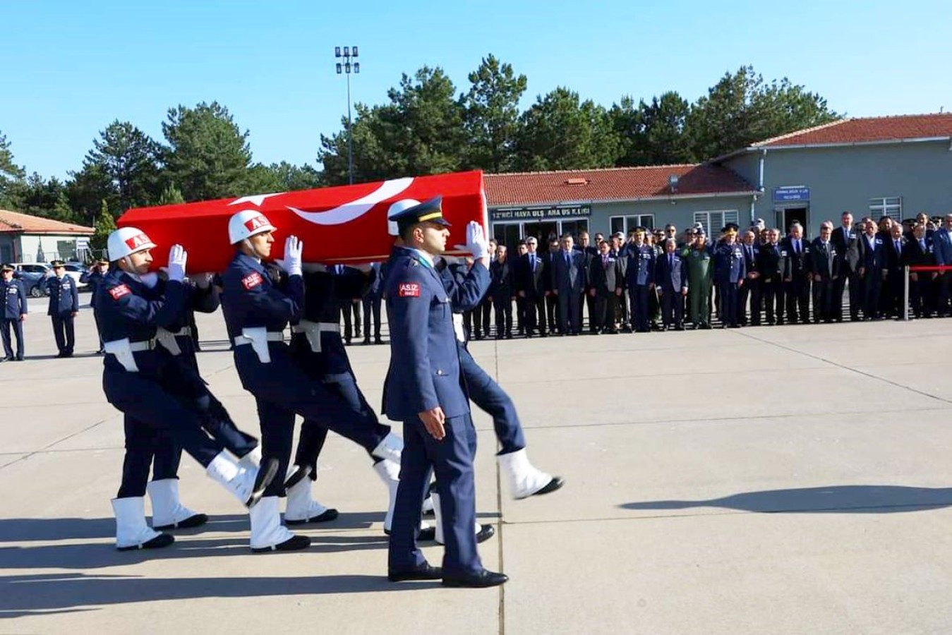 Şehit pilotlarımız törenle uğurlandı;