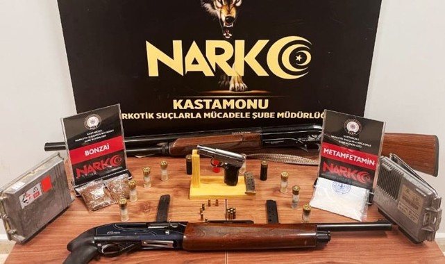 Kastamonu’da işyerinde silah ve uyuşturucu ele geçirildi