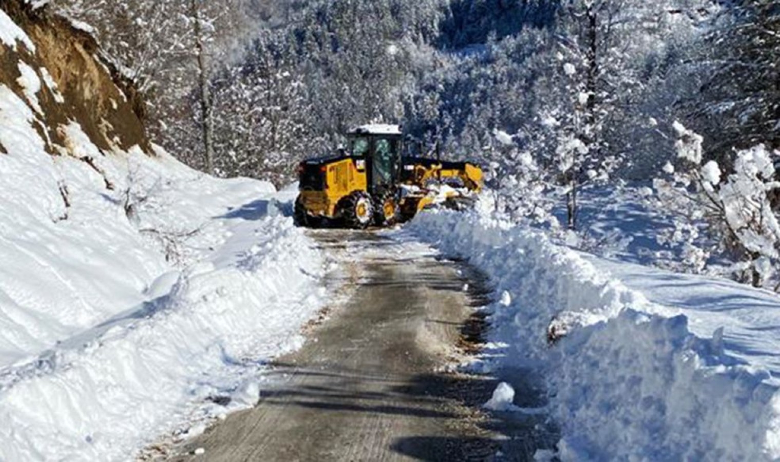 Kastamonu'da kapalı yollar açıldı, köylü rahat nefes aldı;