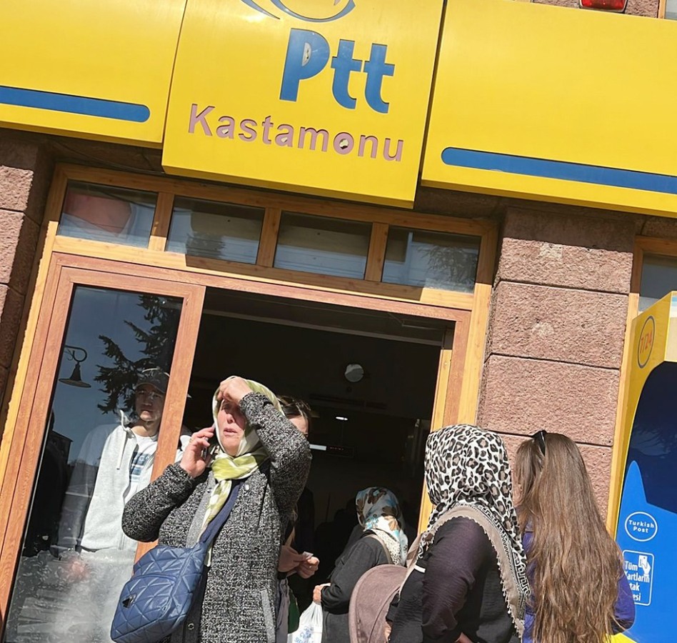 Kastamonu PTT’de çıldırtan kuyruk!;