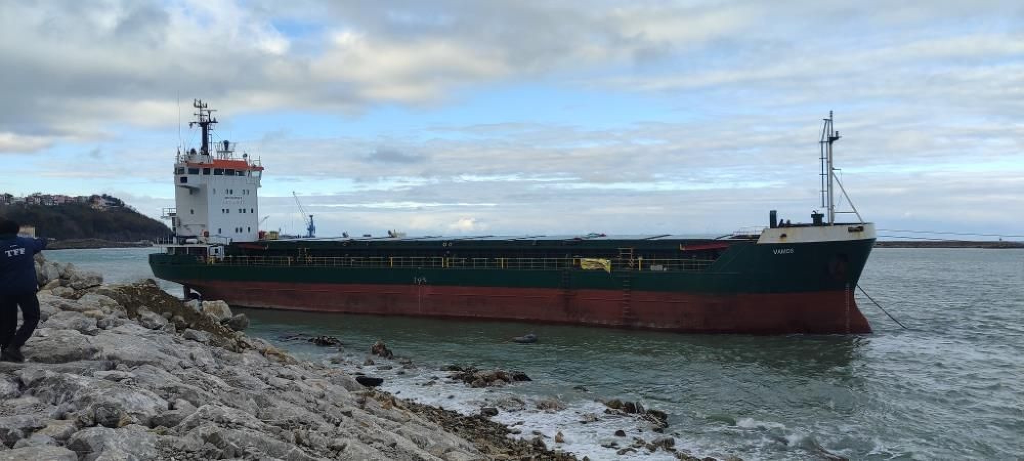 Kastamonu'da karaya oturan gemi için çalışma başlatıldı