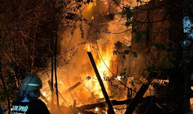 Kastamonu'da gece vakti büyük yangın!