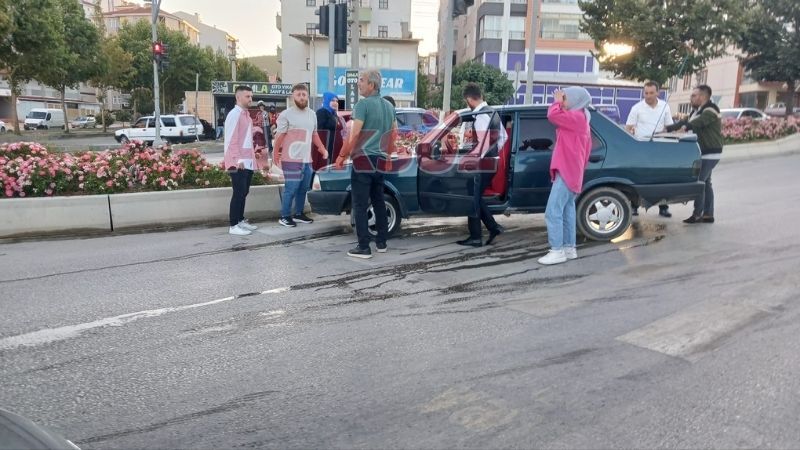 Kastamonu'da kadın sürücü bariyerlere çarptı!;