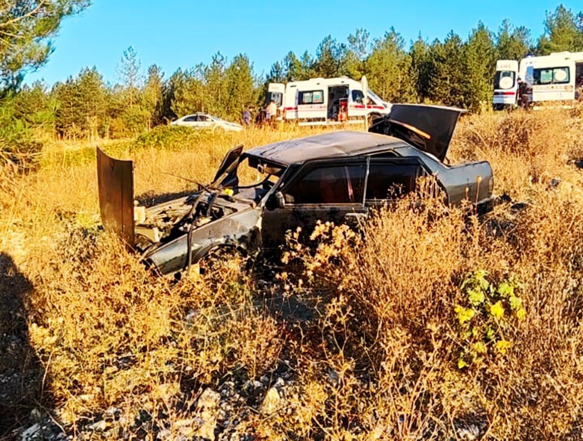 Karşı şeride geçip tarlaya uçtu: 1 yaralı