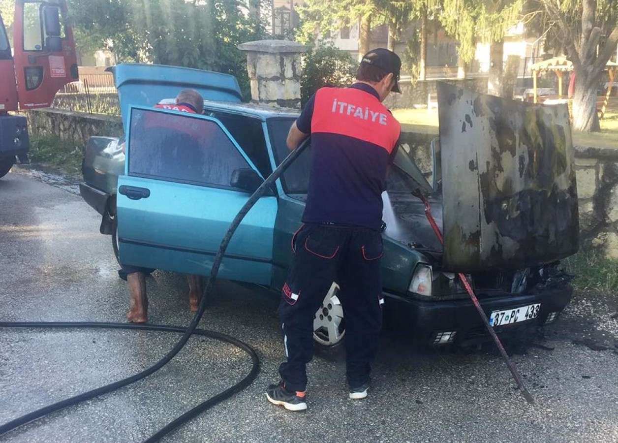 Daday'da yanan otomobil kullanılamaz hale geldi;