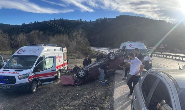 Kastamonu'da kaza; sürücü ile oğlu yaralandı