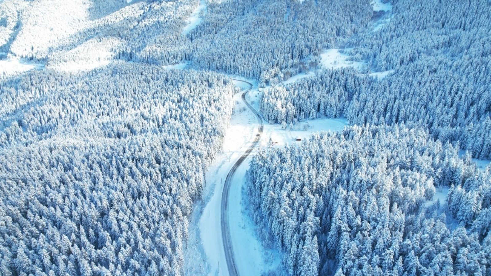 Kastamonu'daki kar manzarası havadan görüntülendi;