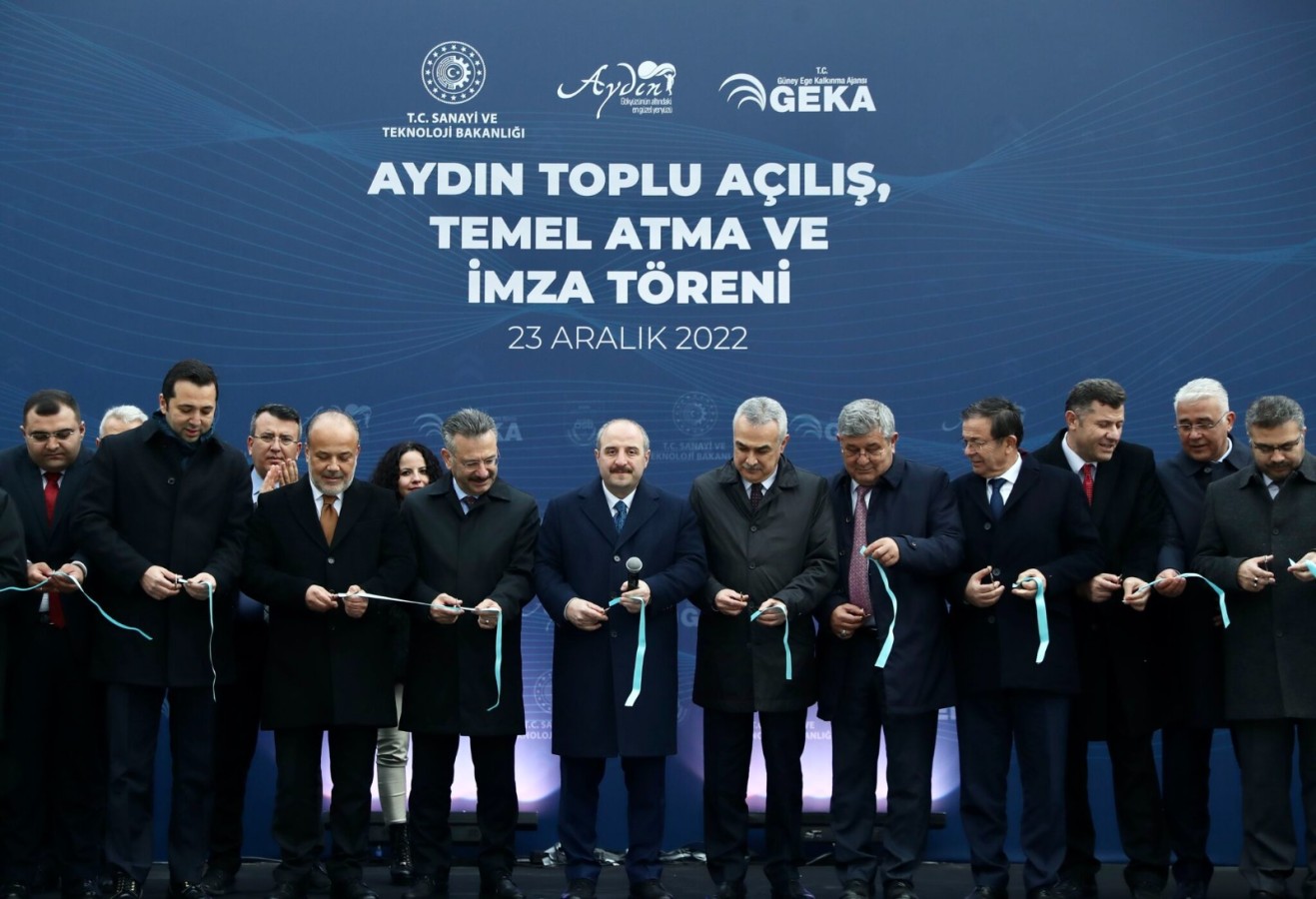QUA Granite’in yeni üretim hatları Sanayi Bakanı Mustafa Varank’ın katılımıyla açıldı;