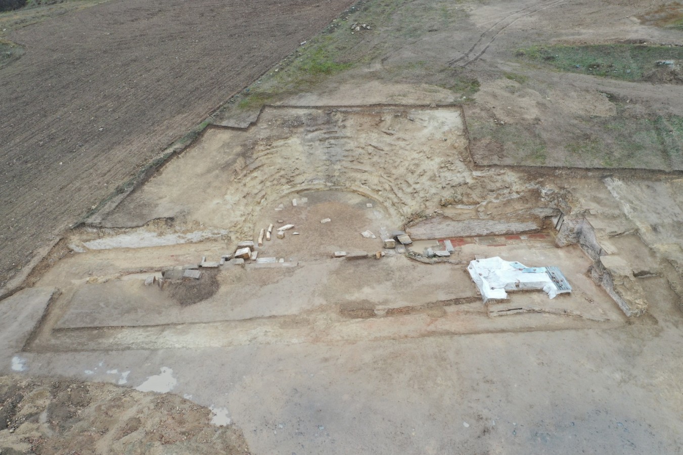 Pompeiopolis’te çifte sonuç: Tiyatro ve odeon gün yüzüne çıktı!;